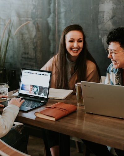Estudiante en biblioteca