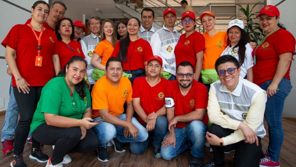 3.134 personas de la U. participaron en el simulacro Nacional — imagen 1 de 13
