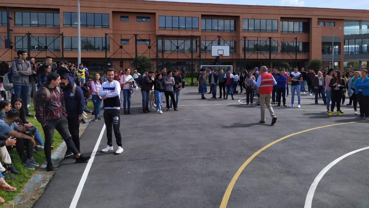 3.134 personas de la U. participaron en el simulacro Nacional — imagen 10 de 13