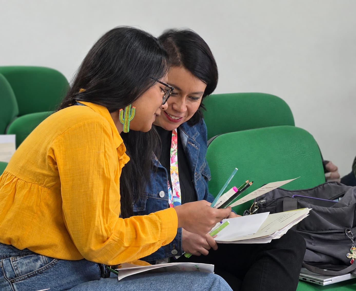 estudiantes conversando