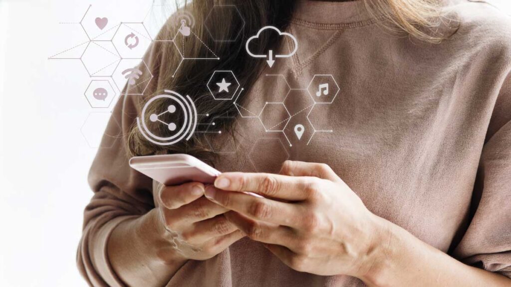 916 beneficiaries of the Mobile Connectivity program