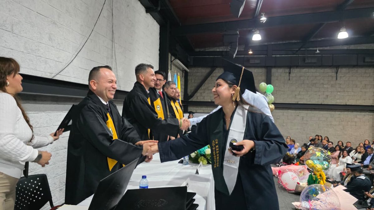 994 graduates in the second half of 2025 — image 10 of 20