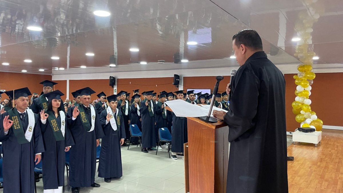 994 graduates in the second half of 2025 — image 14 of 20
