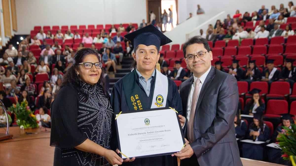 994 graduates in the second half of 2025 — image 17 of 20