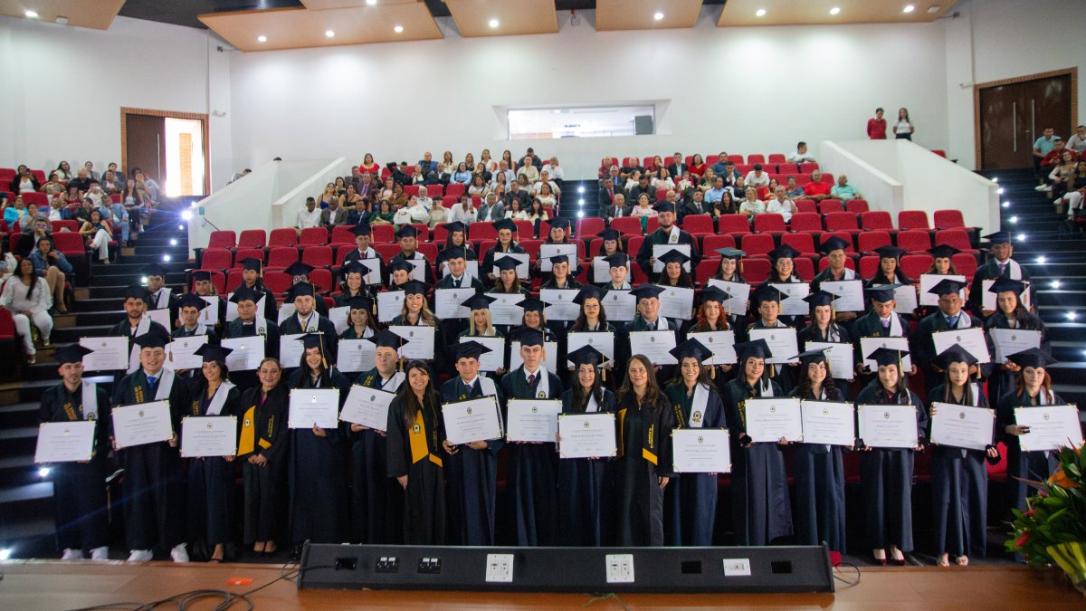 994 graduates in the second half of 2025 — image 18 of 20