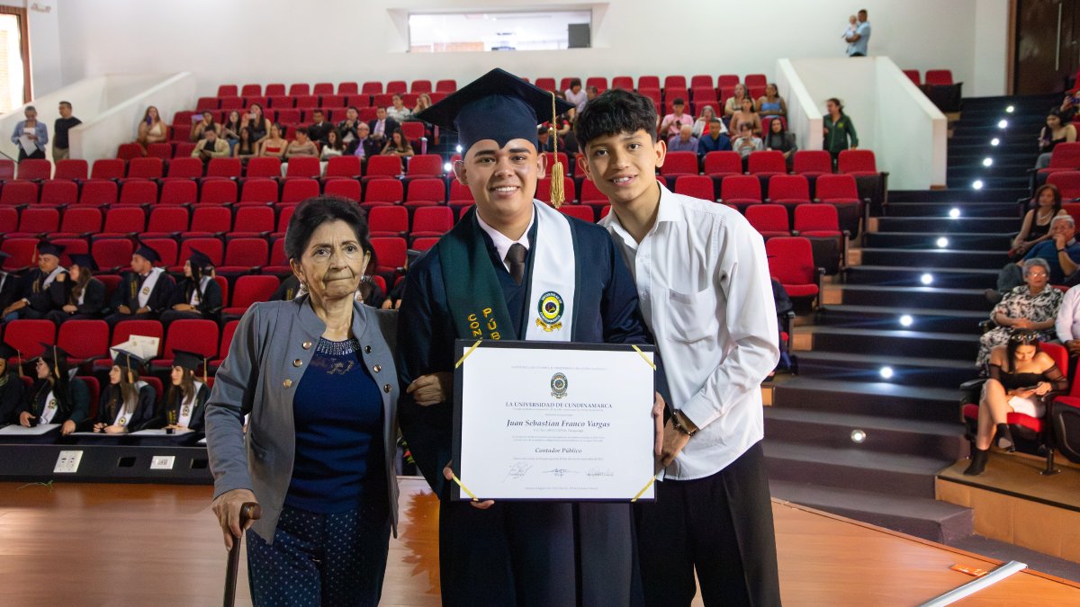 994 graduates in the second half of 2025 — image 19 of 20