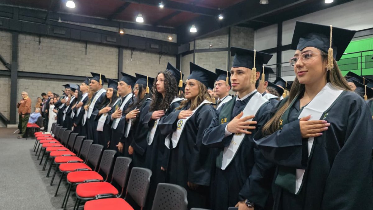 994 graduates in the second half of 2025 — image 2 of 20