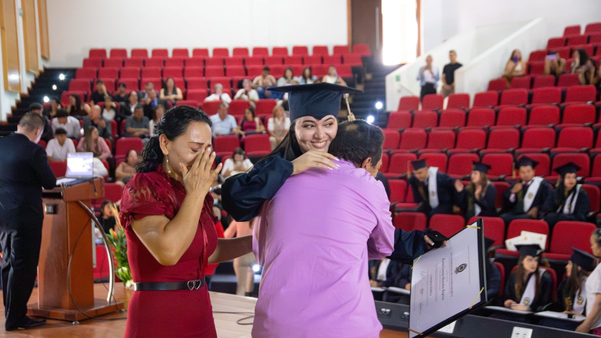 994 graduates in the second half of 2025 — image 3 of 20