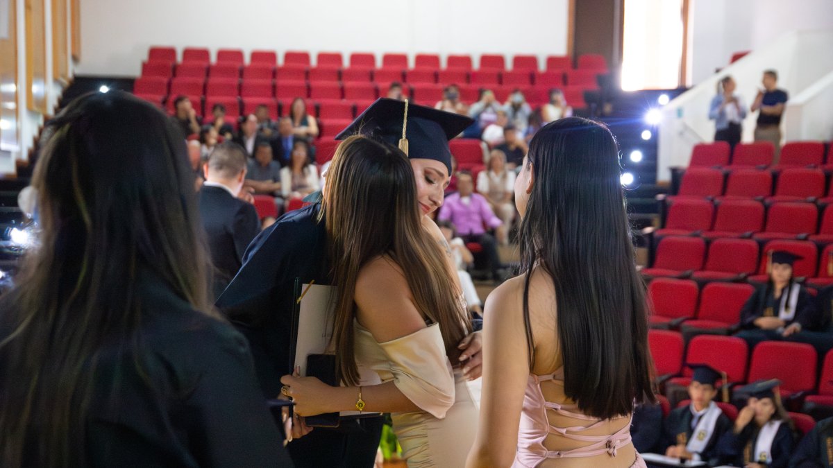 994 graduates in the second half of 2025 — image 6 of 20