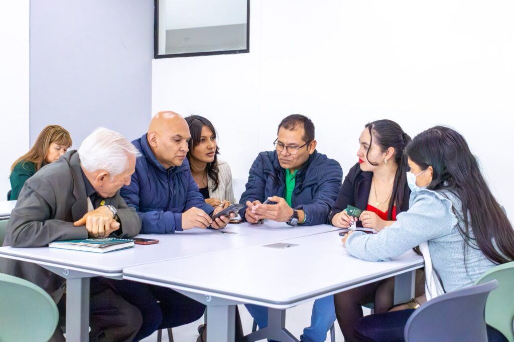 mesa de trabajo de profesores