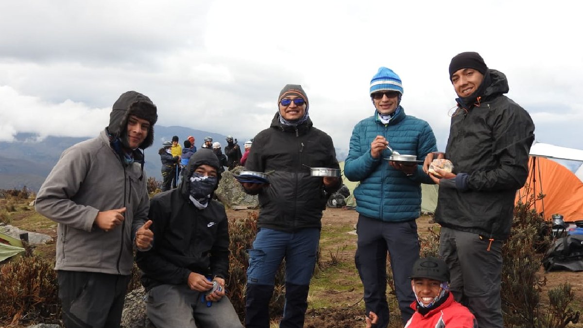 This is how the UCundinamarca expedition to the Tolima snow-capped mountain went — image 1 of 4