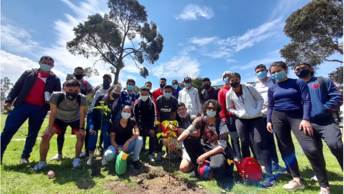 This is how the planting day went at the Soacha Extension — image 1 of 3