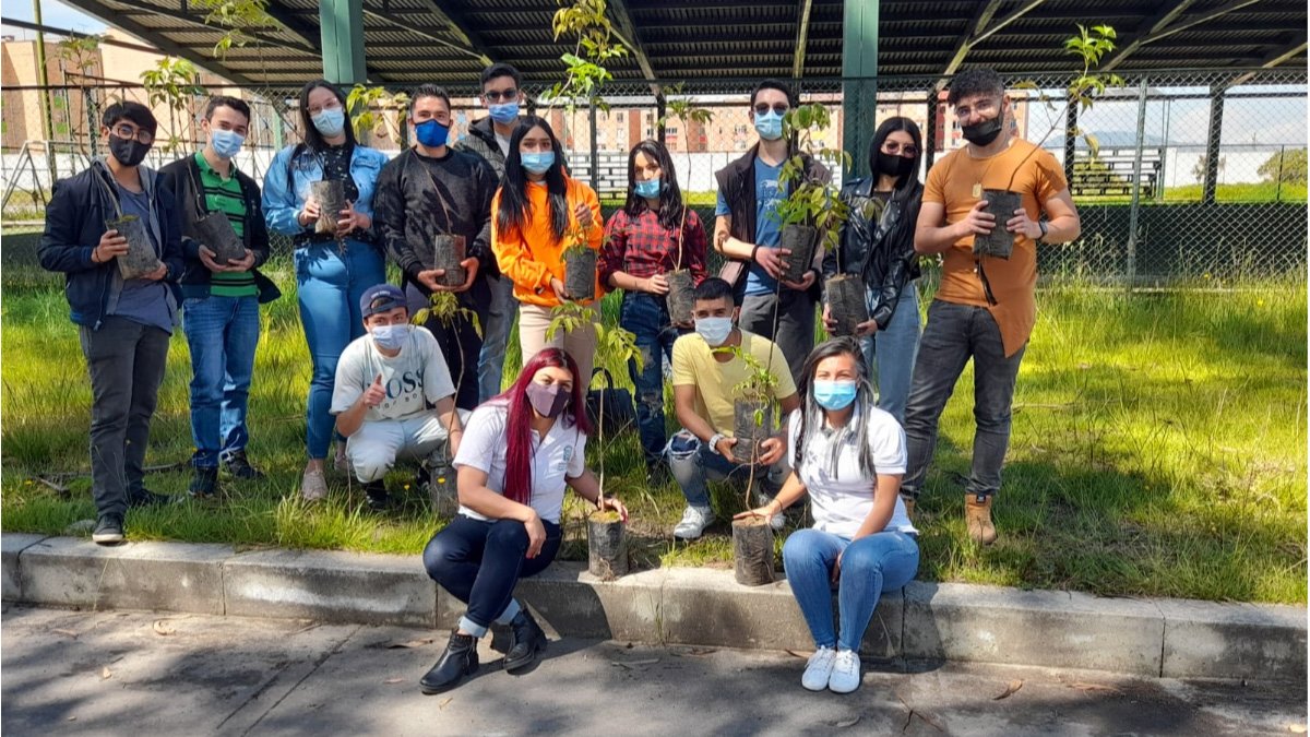 This is how the planting day went at the Soacha Extension — image 2 of 3