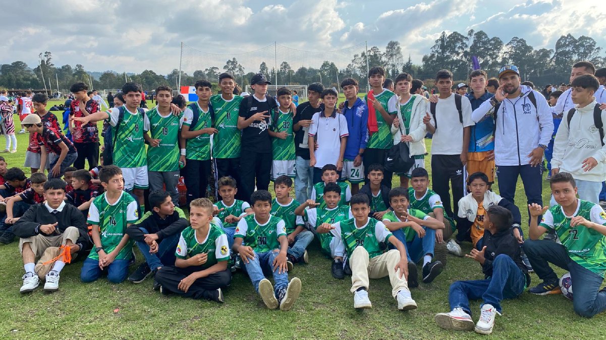 Club de fútbol, campeón en torneo internacional — imagen 3 de 4