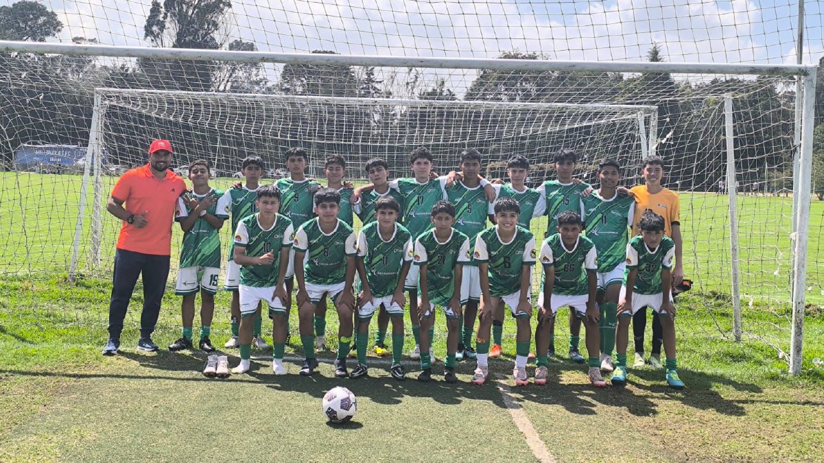 Club de fútbol, campeón en torneo internacional — imagen 4 de 4