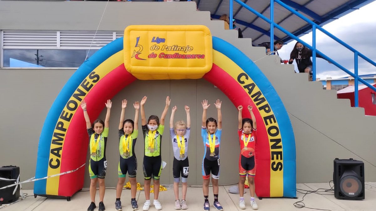 Club de patinaje, campeón departamental — imagen 3 de 4