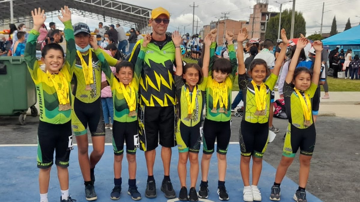 Club de patinaje, campeón departamental — imagen 4 de 4