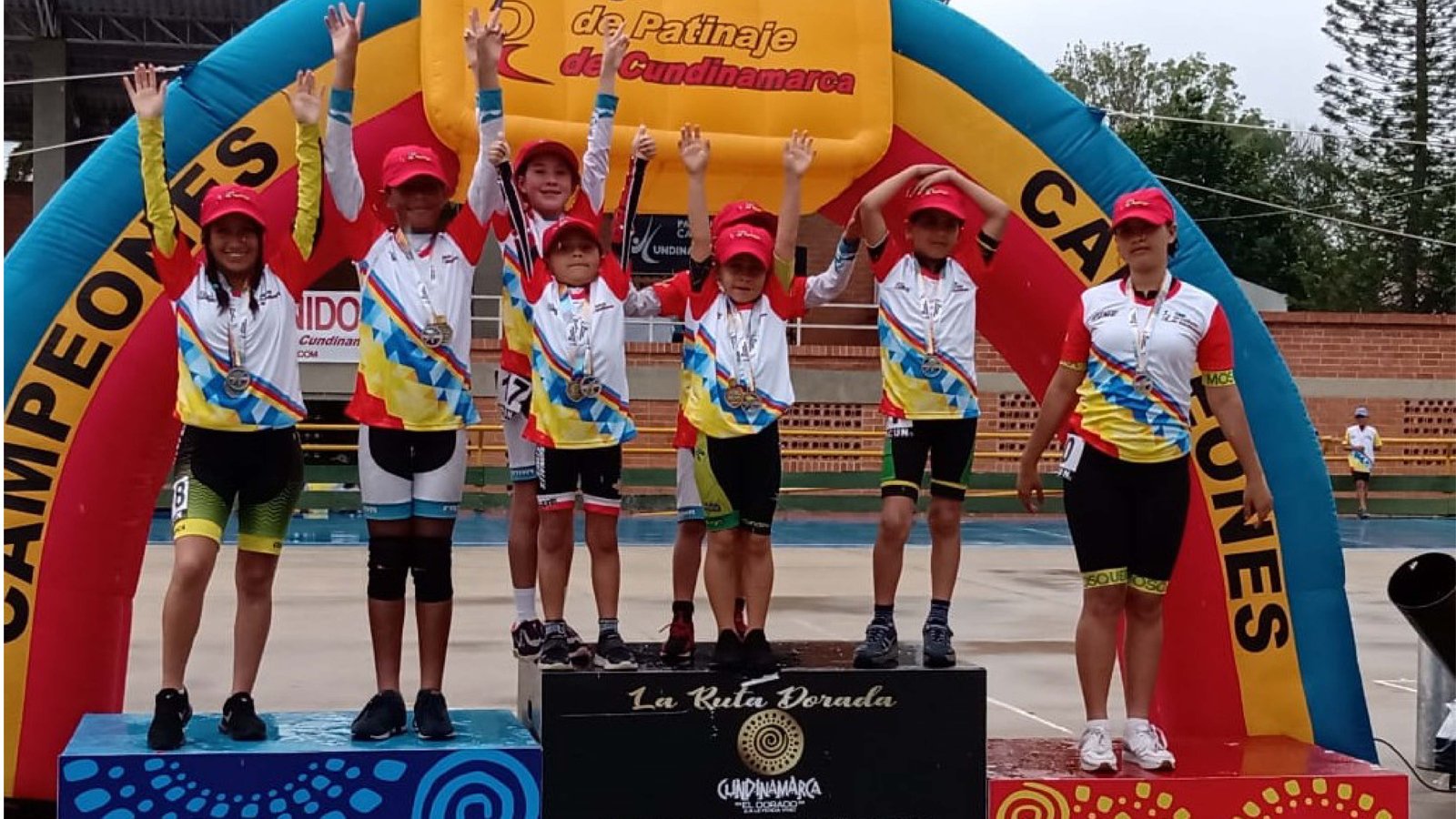 Club de patinaje UCundinamarca subcampeón — imagen 2 de 3