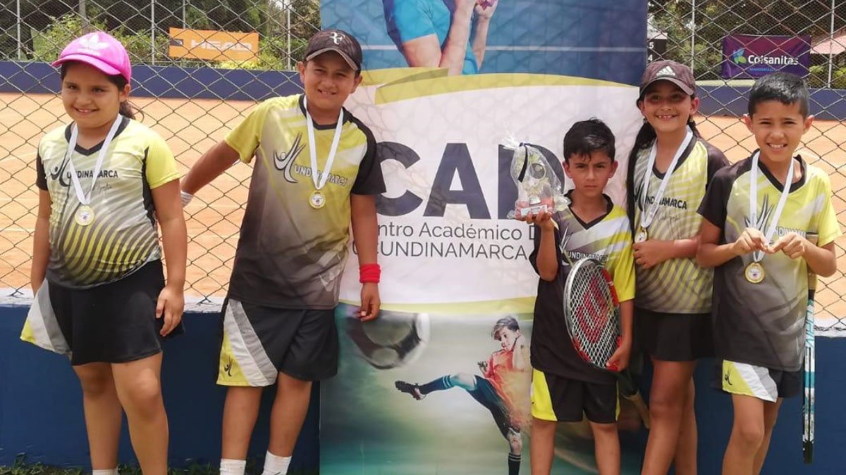 Club de tennis infantil se presenta en Armenia — imagen 3 de 5