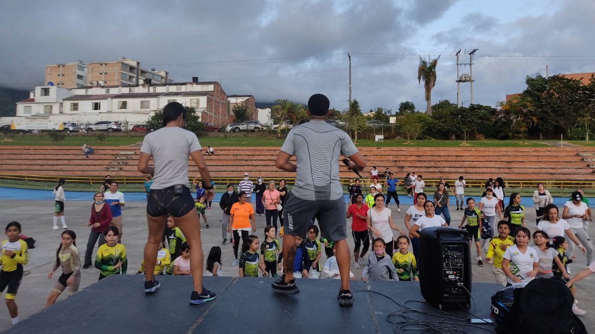 Con rumba aeróbica celebramos a las madres — imagen 3 de 4
