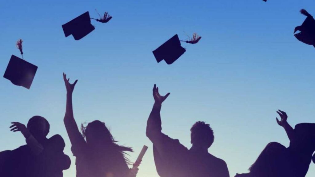 Conoce las becas y convocatorias activas para estudiar en el exterior