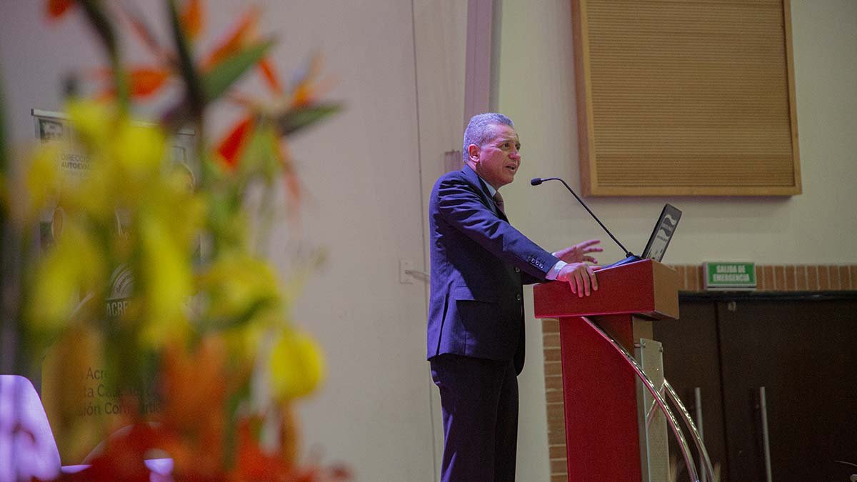 Conversatorio con el rector sobre translocalidad y transmodernidad — imagen 1 de 5