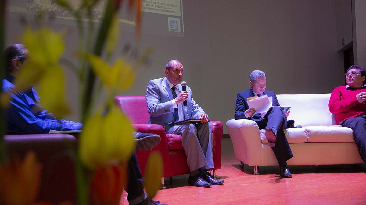 Conversatorio con el rector sobre translocalidad y transmodernidad — imagen 2 de 5