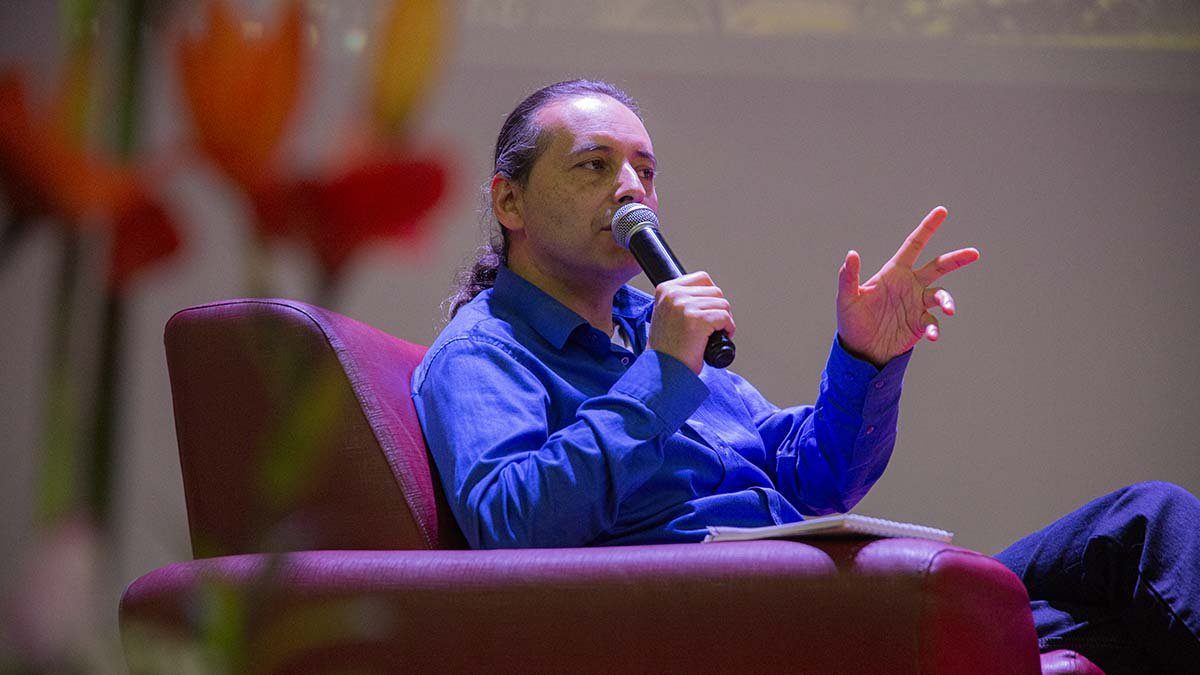 Conversatorio con el rector sobre translocalidad y transmodernidad — imagen 3 de 5