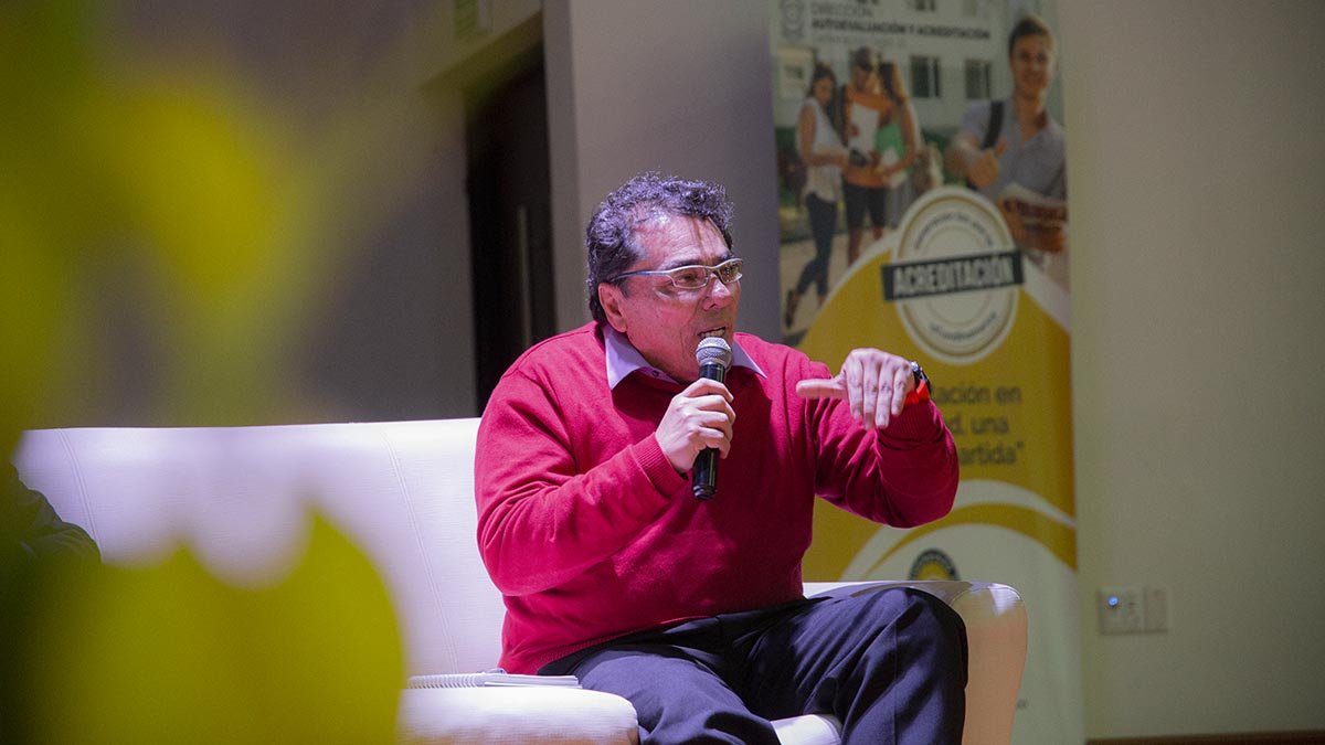 Conversatorio con el rector sobre translocalidad y transmodernidad — imagen 4 de 5