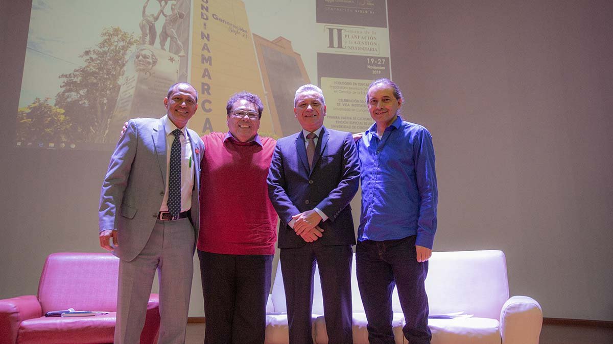 Conversatorio con el rector sobre translocalidad y transmodernidad — imagen 5 de 5