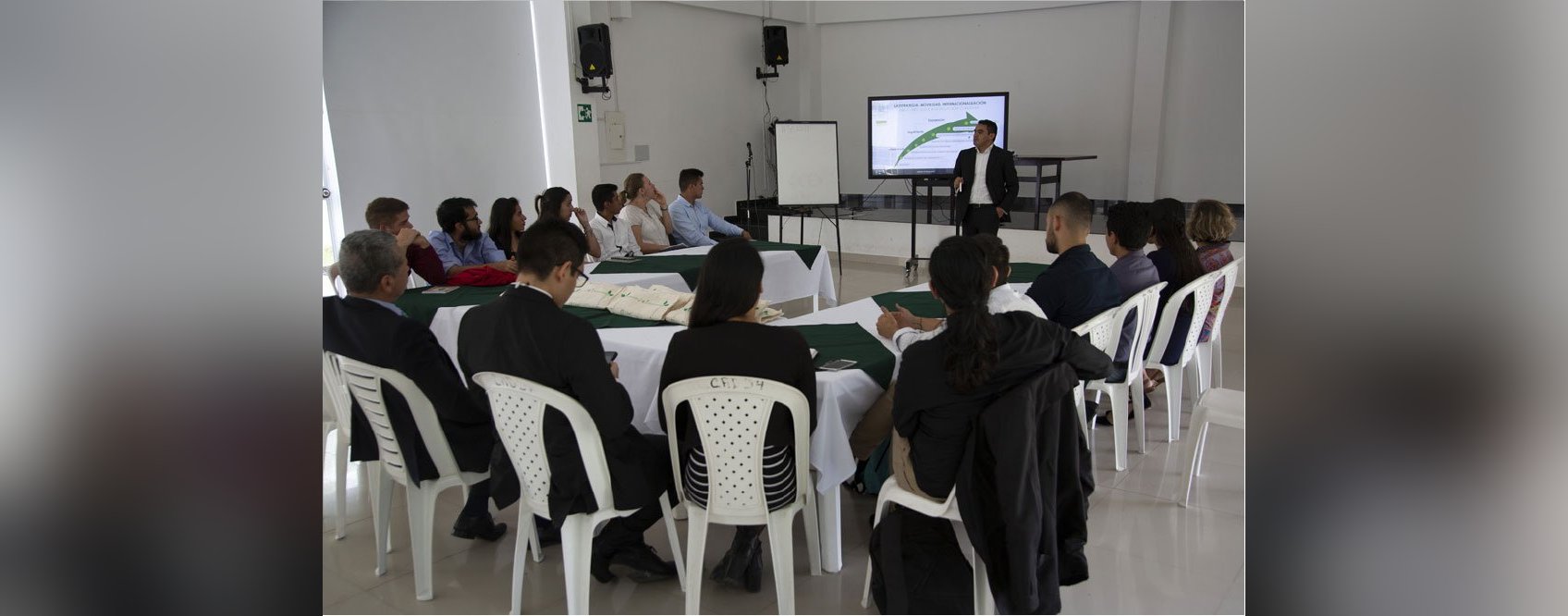 Conversatorio “Dialogando con el mundo” — imagen 1 de 5