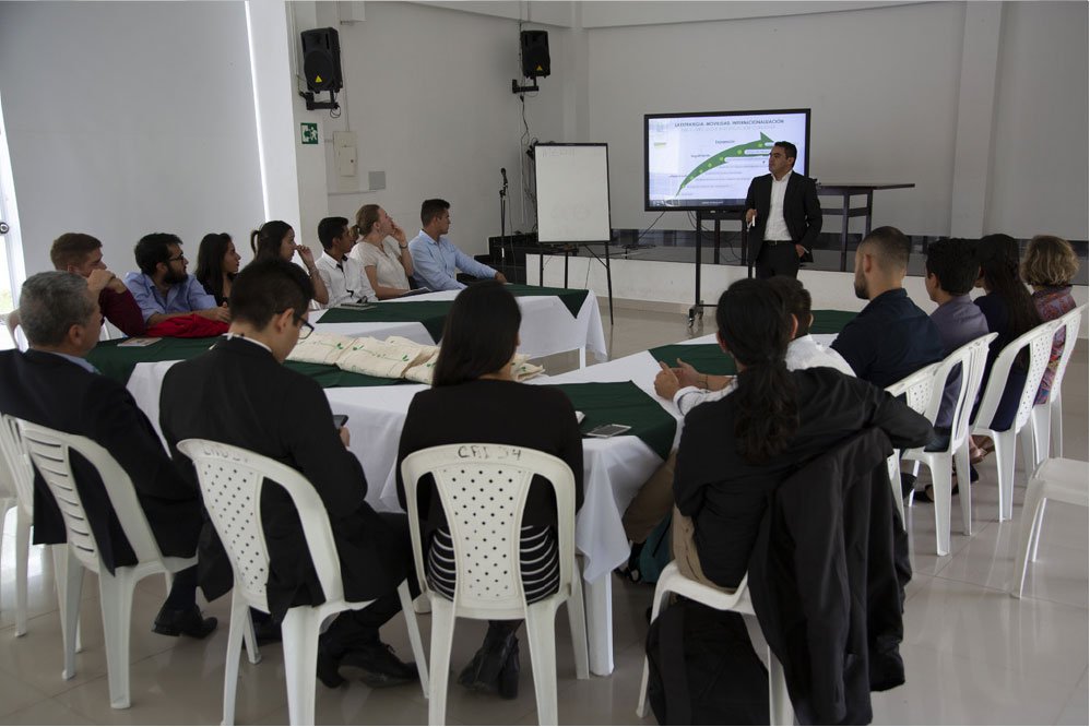 Conversatorio “Dialogando con el mundo” — imagen 1 de 5