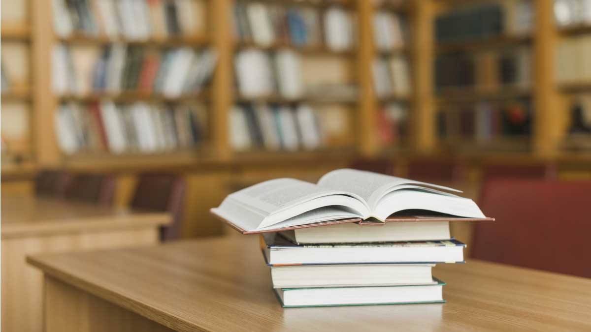 Conversatorio sobre el libro “De Playas y Espectos”
