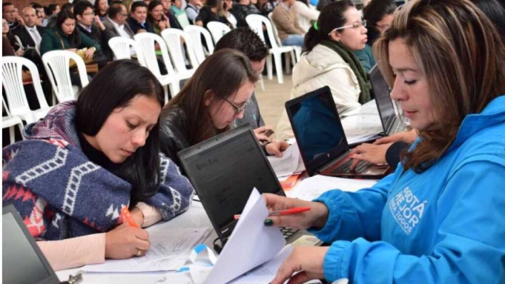 Convocatoria de empleo y becas