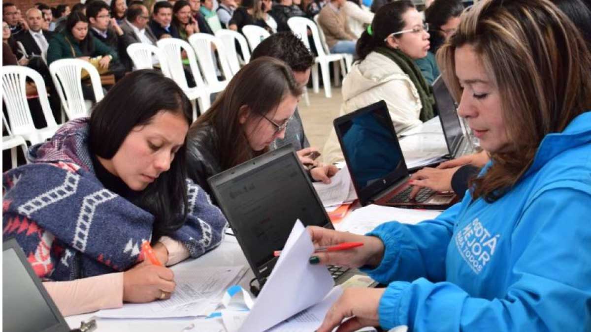 Convocatoria de empleo y becas