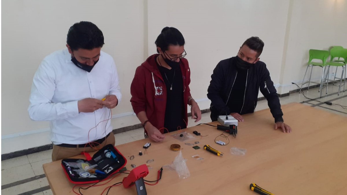 Creativity with low-cost technologies — image 2 of 4
