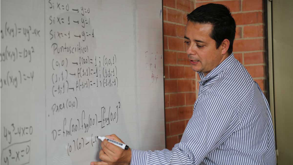 Docentes de la UDEC participaron en evento internacional