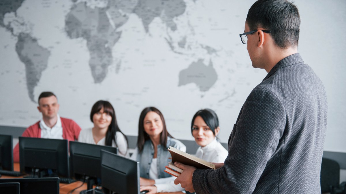El largo camino pendiente para tener una verdadera formación doctoral en la U. colombiana