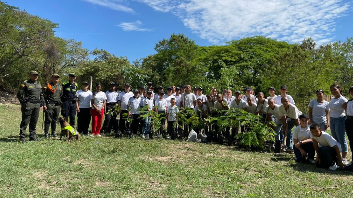 Enfermera impulsa reforestación en Girardot — imagen 2 de 6