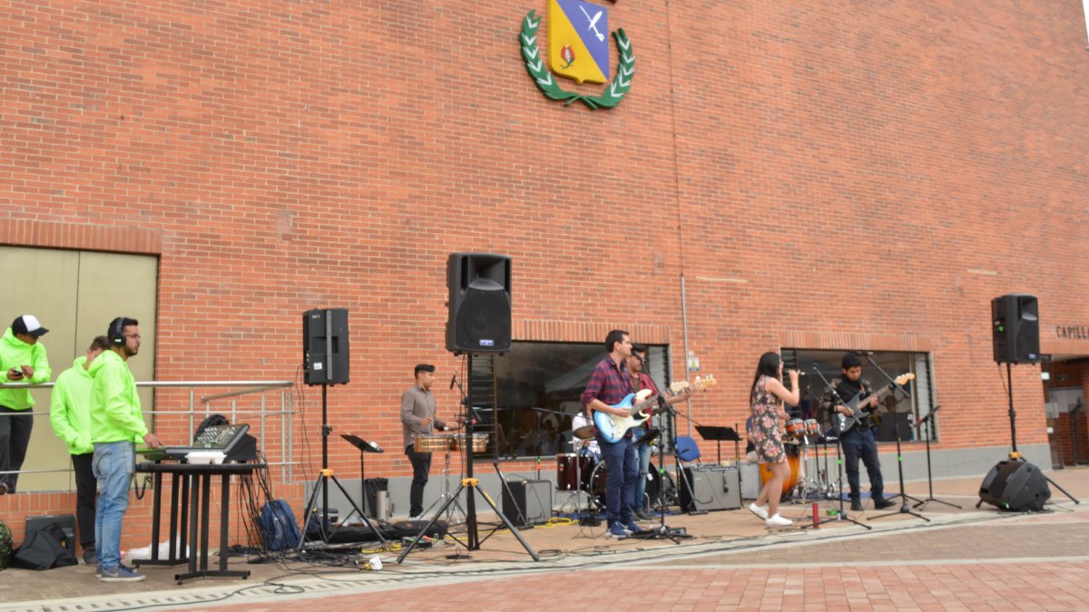 The UCundinamarca World Music Ensemble opened “Guarapo Music” — image 6 of 9