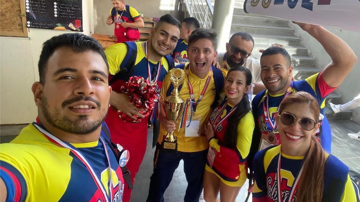 Entrenó a la selección de porrismo nacional — imagen 2 de 2