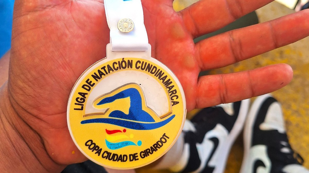 Equipo de natación se destaca en torneo regional — imagen 3 de 4