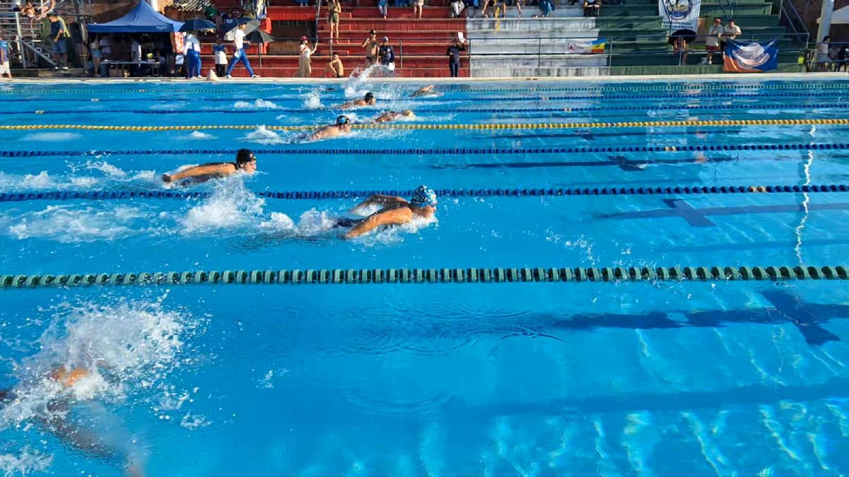 Equipo de natación se destaca en torneo regional — imagen 4 de 4