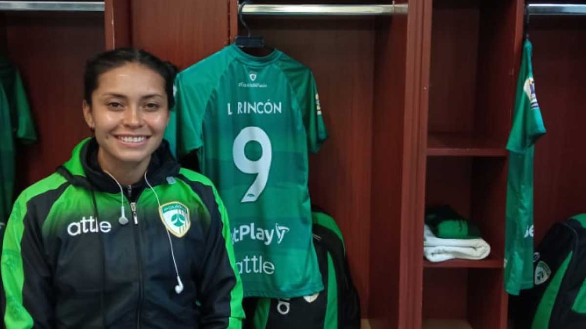Estudiante brilla en el fútbol profesional femenino — imagen 1 de 3