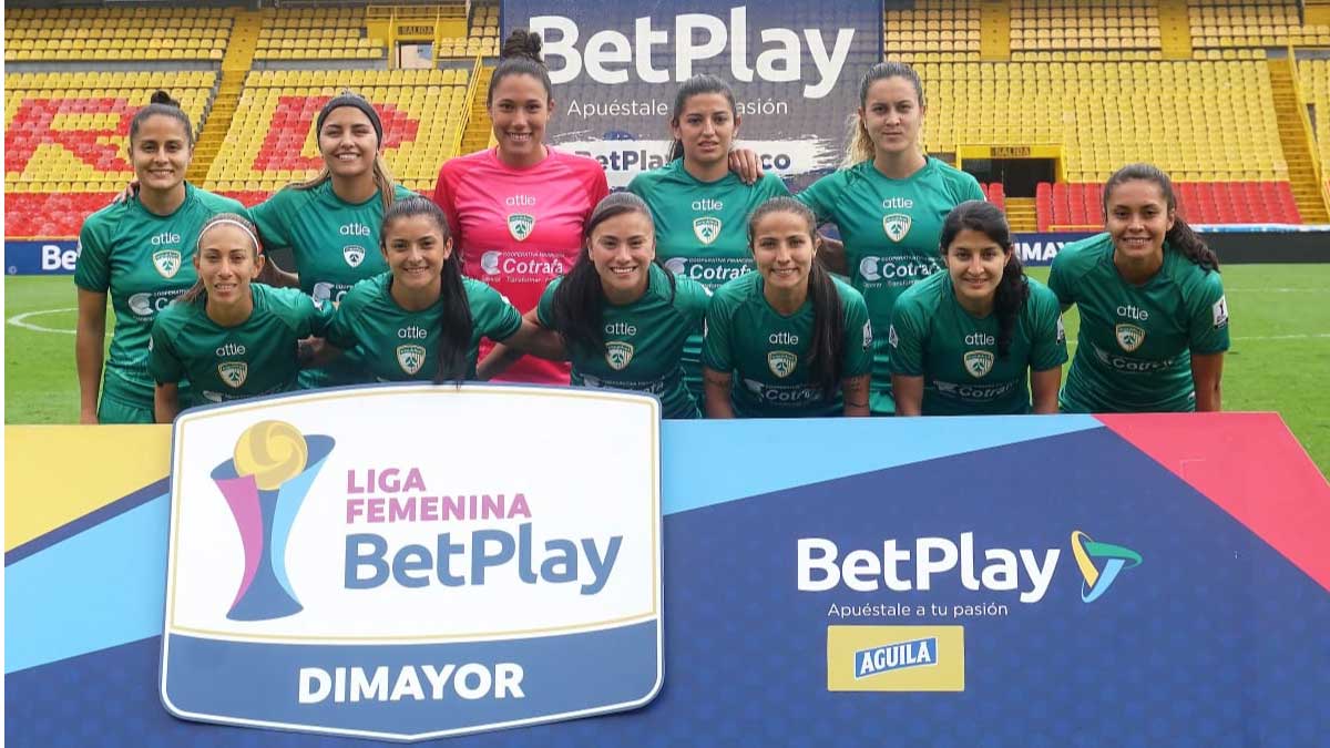 Estudiante brilla en el fútbol profesional femenino — imagen 2 de 3