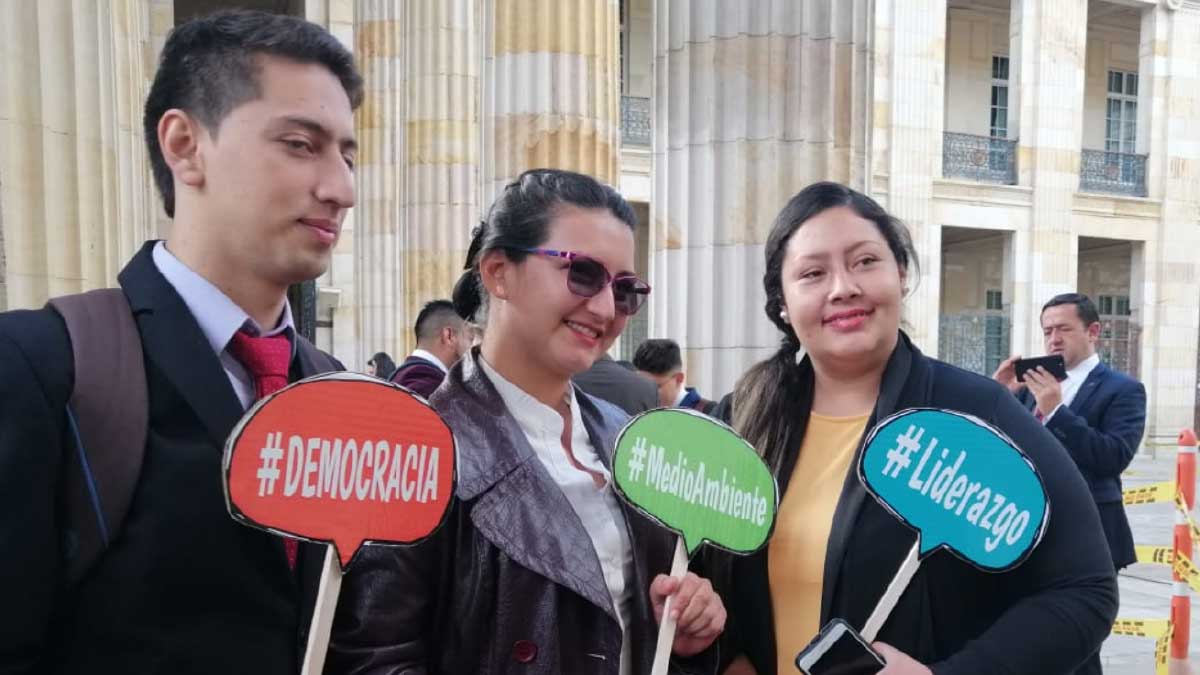 Students in the role of legislators — image 5 of 7