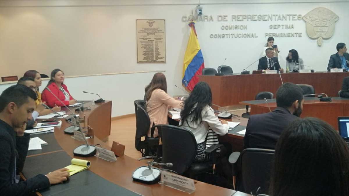 Students in the role of legislators — image 6 of 7
