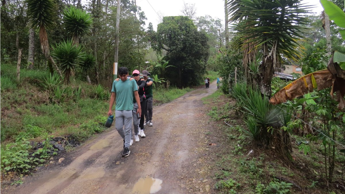 Estudiantes extranjeros, visitaron reserva natural — imagen 2 de 4
