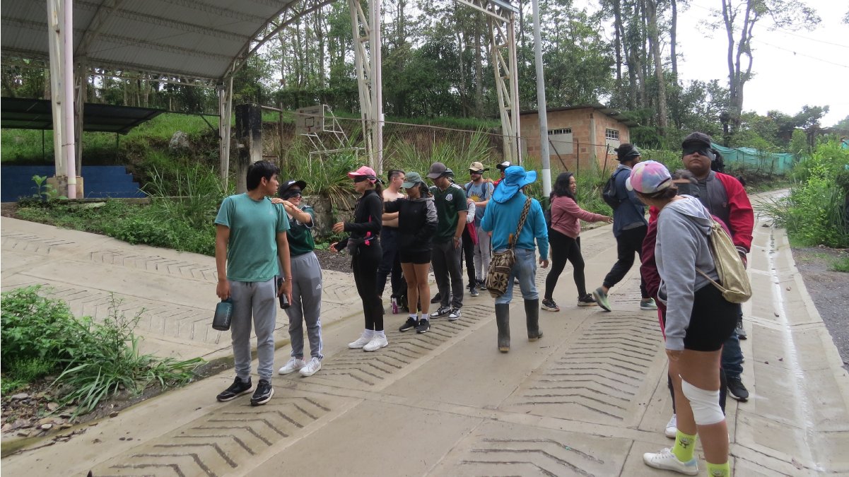 Estudiantes extranjeros, visitaron reserva natural — imagen 3 de 4