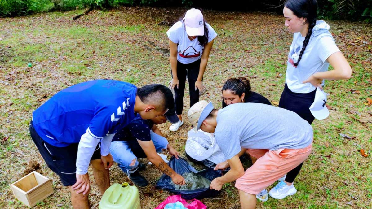 Estudiantes y docentes ayudaron a comunidad del Pacífico — imagen 3 de 5